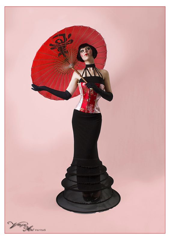 Gothic Geisha, Geisha Photography, Modern Geisha, Umbrella Fashion, Chinese Umbrella, Lizzie Hearts, Fashion Illustration Collage, Modern Kimono, Makeup Photo