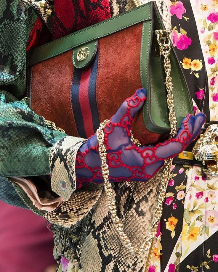 Gucci Fashion Show, Tas Lv, Tulle Gloves, Mode Editorials, Fashion Week 2018, Winter Mode, Milano Fashion Week, Gucci Fashion, Milan Fashion Weeks