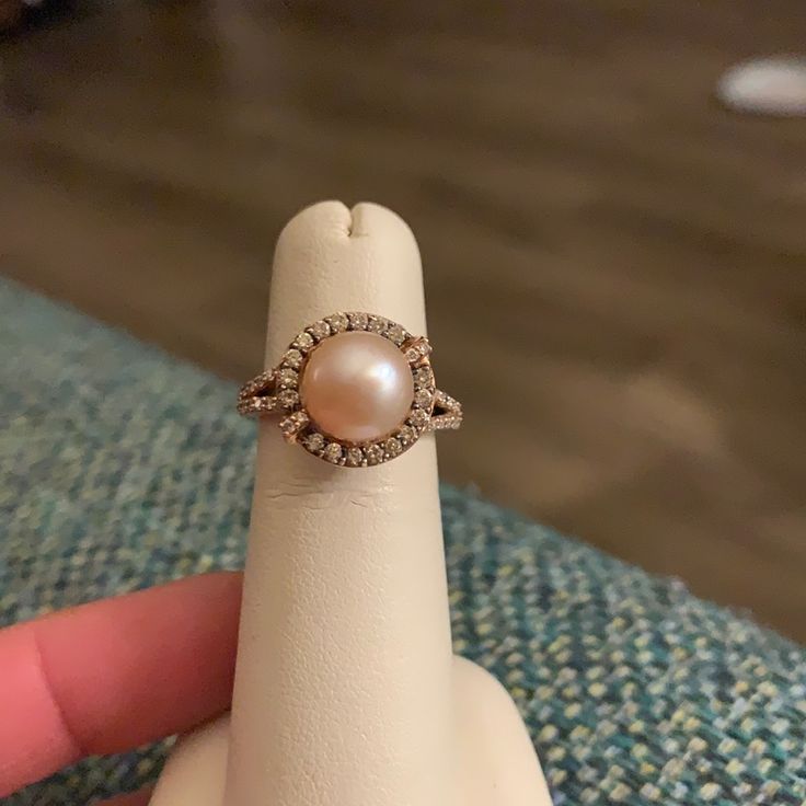 Beautiful Natural Pink Gem Quality Pearl And Diamond Ring. 14k Rose Gold. Mint Condition Jeweler Owned. Elegant 14k Rose Gold Jewelry With Center Stone, Elegant Jewelry In 14k Rose Gold With Center Stone, Pink Gold Round Halo Jewelry, Exquisite 14k Rose Gold Jewelry, Elegant 14k Stamped Rose Gold Jewelry, Fine Jewelry In Pink Gold With Halo Setting, Elegant Rose Gold Pearl Ring With Diamond, Luxury Rose Gold Diamond Pearl Ring, Elegant Rose Gold Jewelry Stamped 14k