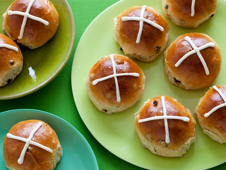 hot cross buns with white icing on green plates