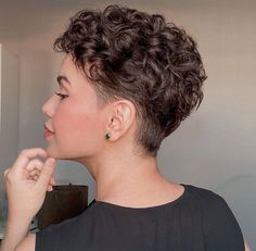 Shaved Curly Hair, Short Asymmetrical Haircut, Asymmetrical Haircuts, Pixie Cut Curly Hair, Short Curly Cuts, Curly Hair Fade, Short Curly Hairstyles For Women, Curly Pixie Hairstyles, Curly Pixie Haircuts