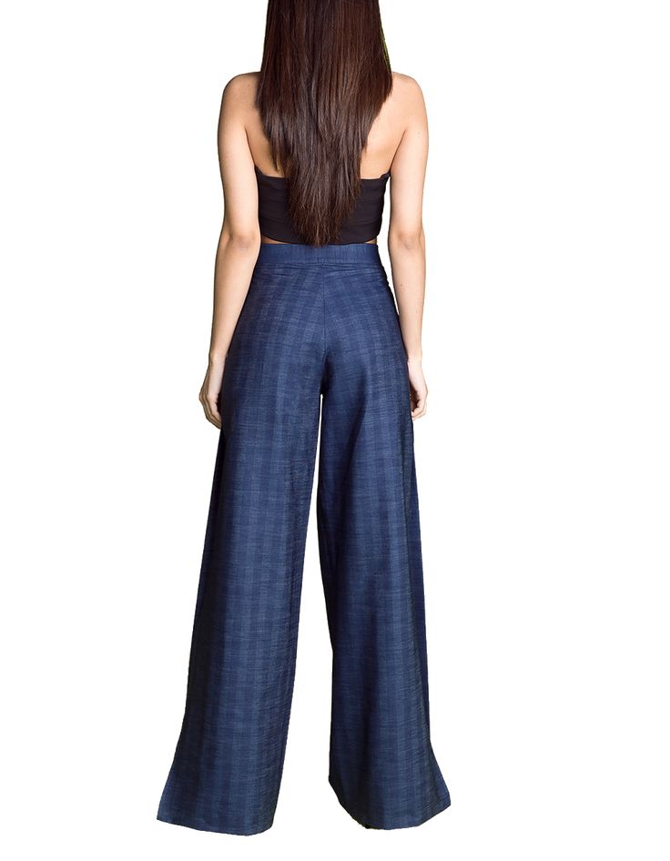 Give the wide-legged trend a go this season, because this pants sewing pattern is versatile and you can sew them for wearing to the office or for a chic evening look. So comfortable and unique, they are your best and comfy choice this season. PATTERN INCLUDES Size EU 34, 36, 38, 40, 42, 44, 46 Each pack includes also:Step-By-Step sewing instructions in EnglishHow much fabric you need for each sizeFabric suggestions and materialsA pattern layoutVisible seam allowanceHow to print the patternMeasur Wide Leg Pants Sewing Pattern, Jeans Sewing Pattern, Split Leg Pants, Jeans Sewing, Women Pants Pattern, High Waisted Flare Pants, Pants Sewing, Sewing Instructions, Pants Sewing Pattern