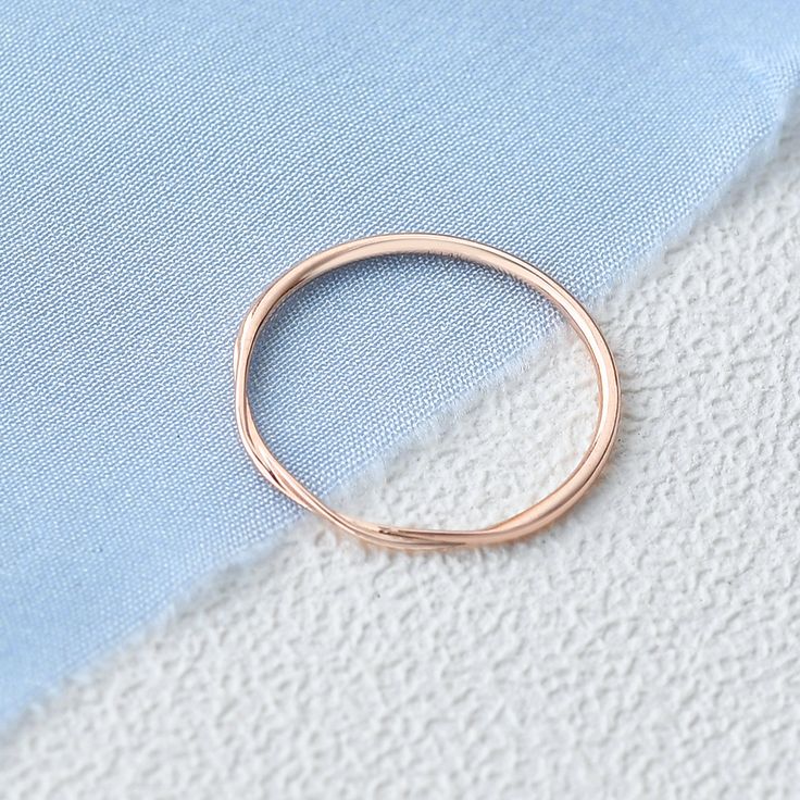 Delicate twist ring, suitable for everyday wear.#twisted Band Twisted Ring, Solid Gold Band, Solid Gold Ring, Midi Ring, Twisted Band, Twist Ring, Custom Ring, Midi Rings, Solid Gold Rings