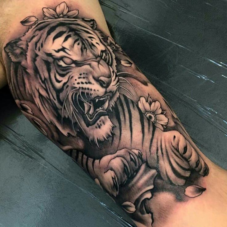 a man's arm with a tiger tattoo on it and the words barcelona tattoo expo 2016