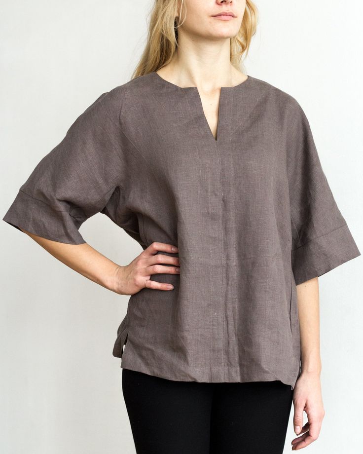 Casual Long Sleeve Tops With Set-in Sleeves, Casual Spring Tops With Set-in Sleeves, Spring V-neck Top With Unlined Sleeves, Oversized Half Sleeve Tops For Workwear, Casual Relaxed Fit Tunic Tops, Fall Split Neck Top With Relaxed Fit, Relaxed Fit Split Neck Top For Fall, Fall Relaxed Fit Split Neck Top, Casual Tunic With 3/4 Sleeve And Relaxed Fit