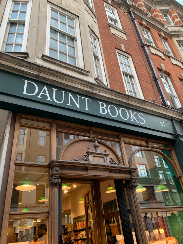 a store front with the words daunt books on it