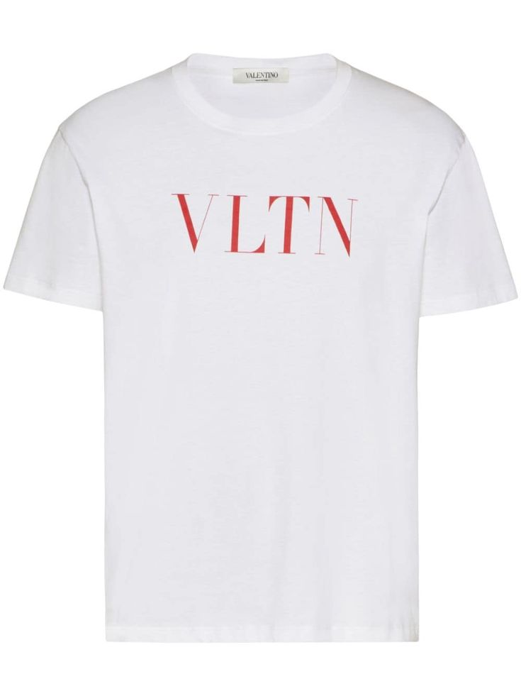 Valentino Ready To Wear white cotton logo print at the chest crew neck short sleeves straight hem The full look includes Valentino Garavani accessories. Valentino Ready To Wear, Valentino T Shirt, Valentino Logo, Versace Designer, Mens Sleeve, White Crew Neck, Full Look, Cotton Logo, T Shirt Vest