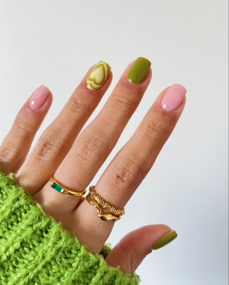 Purple And Green Short Nails, Short Pink And Green Nails, Square Nail Designs Short, Nail Design Short Square, Nail Inspiration Green, Green Heart Nails, Nail Designs Short Nails, Short Nails Natural, Nail Designs Short