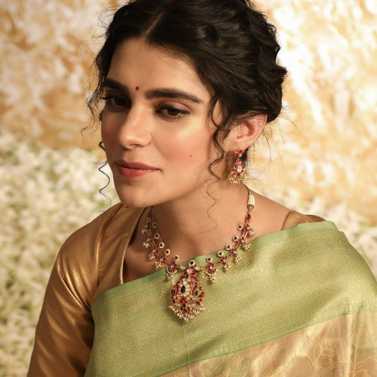 Description Inspired by the opulence of Indian heritage, this classic floral Jadau hasli necklace is a bridal trousseau essential. Semi-precious Polki and kempu stones, accented in jadau craft, cascade down to the center medallion. Tiny pearls and gold outlined all the motifs making it a proud testimony to the mastery of artisans. This silver necklace is part of the Vihara family, designed by our expert artisans. Product Information Materials used: 925 Silver with 1.0-microns Antique Gold Platin Kundan Necklace With Stone Work For Navratri Rituals, Elegant Kundan Necklace For Navratri Ceremonial, Bridal Necklace With Stone Work For Diwali Rituals, Festive Temple Necklace With Stone Work For Rituals, Navratri Kundan Necklace With Tilla For Rituals, Elegant Kundan Necklace For Rituals, Festive Meenakari Jewelry Sets For Rituals, Diwali Festive Temple Necklace With Stone Work, Festive Diwali Temple Necklace With Stone Work