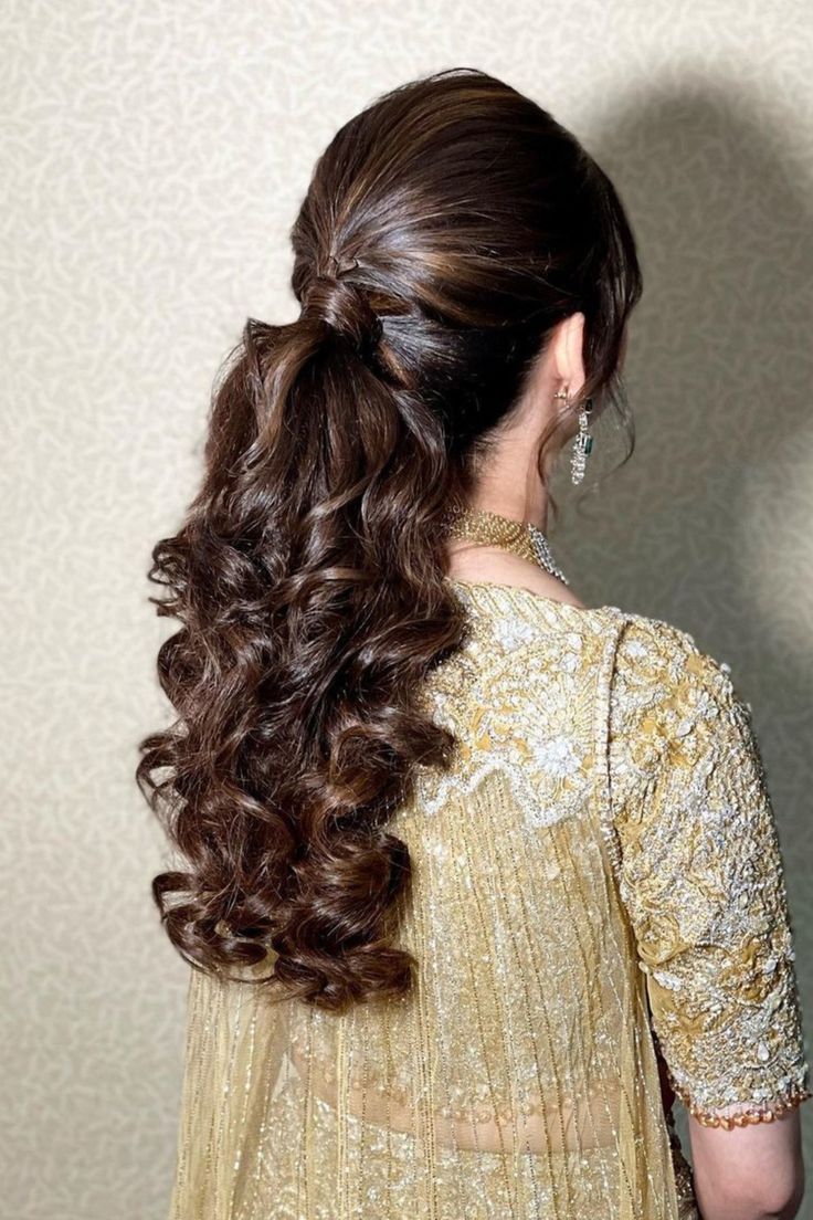 Messy Braided Hairstyles, Sangeet Function, Messy Ponytail Hairstyles, Hairstyles For Brides, Reception Hairstyles, Hair Style On Saree, Stylish Ponytail, Pony Hairstyles, Engagement Hairstyles