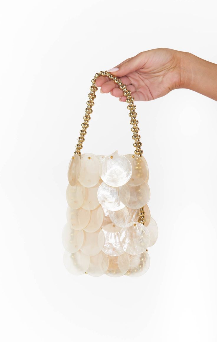 We're crazy about this gorgeous & unique shell purse! Take her anywhere, she's perfect for all occasions. White Bachelorette Party Outfit, White Bachelorette, Shell Purse, Bridal Purse, Shell Bag, Bachelorette Party Outfit, Bride Accessories, Pretty Bags, Show Me Your Mumu