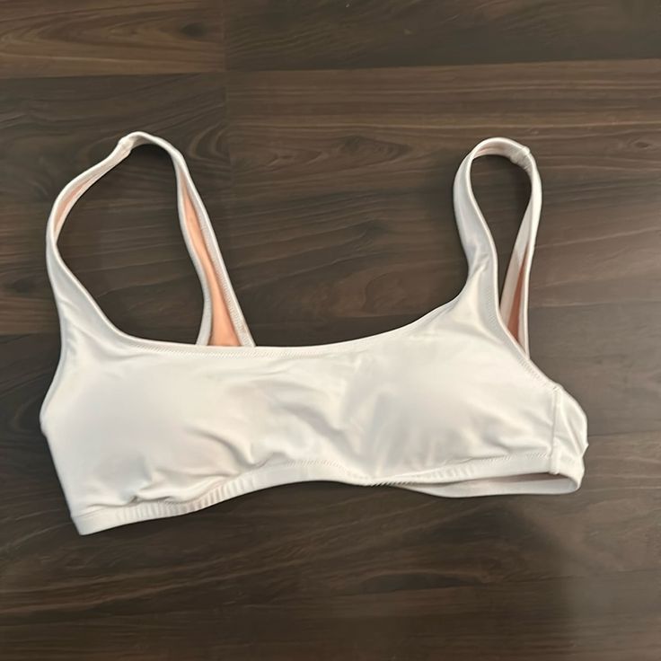 Nwot Bikini Top Sporty White Swimwear For Sunbathing, Sporty White Tankini For Poolside, White Swimwear With Padded Cups For Beach, White Padded Cups Swimwear For Beach, Casual White Seamless Swimwear, White Stretch Swimwear With Padded Cups, White Padded Cup Stretch Swimwear, White Seamless Triangle Tankini, White Padded Cup Beachwear Swimwear