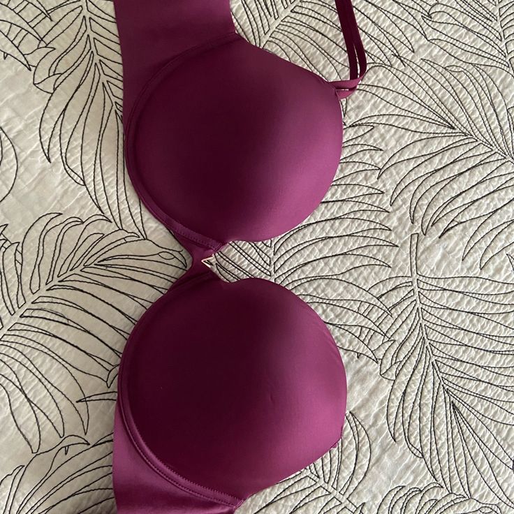 Nwt Great Condition Fuchsia Color Stretch Purple Bra With Padded Cups, Purple Stretch Bra With Padded Cups, Purple Full Coverage Bra With Padded Cups, Purple Stretch Padded Bra, Purple Padded Stretch Bra, Stretch Padded Purple Bra, Purple Seamless Stretch Bra, Purple Stretch Seamless Bra, Victoria's Secret Purple Padded Bra