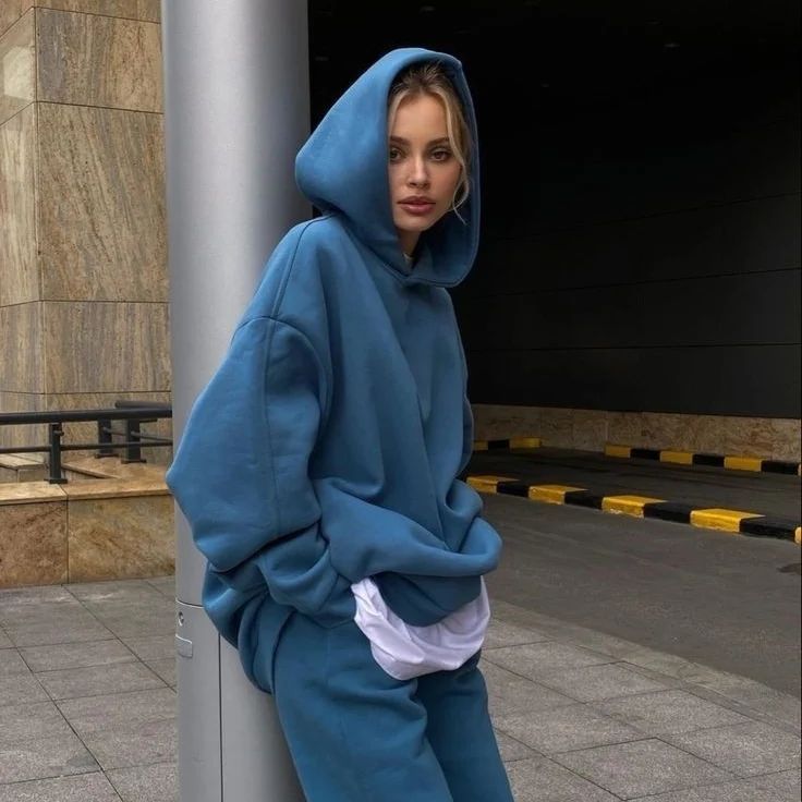 ANIMAL IN STAY Cute Sweatsuit Outfits, Blue Sweatsuit Outfit, Althetic Wear Aesthetic, Sweatsuit Aesthetic, Sweatsuit Outfits Women, Sweatsuit Outfits, Basters, Sweatsuit Outfit, Celebrity Casual Outfits