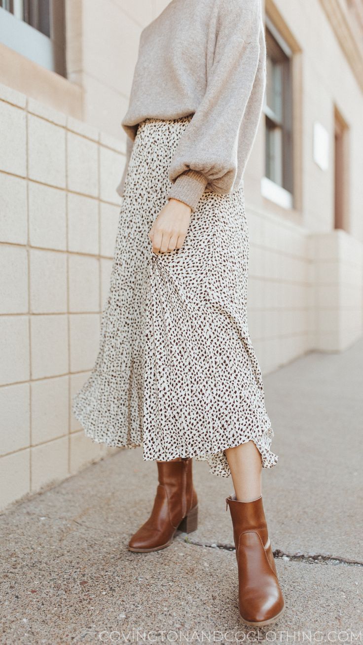 Sweater And Skirt Outfit, Midi Skirts, Favorite Sweater, Spring Summer Outfits, Cinched Waist, Modest Outfits, Skirt Outfits, Modest Fashion, Spring Summer Fashion