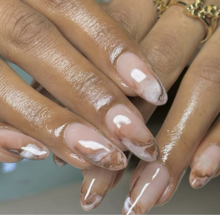 Nails Summer Inspiration, Light Brown Nails, Nail Art Brown, Luxury Nail Designs, Almond Mom, Nails Clean Girl, Summer Nails Blue, Nail Art Short Nails, Nails Shorts