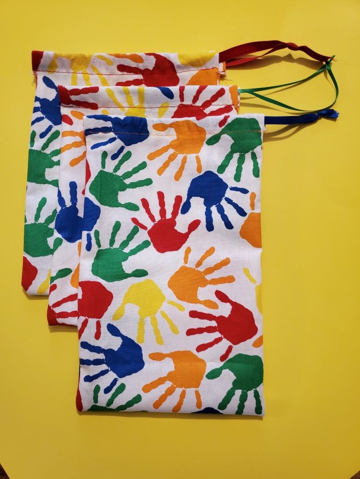 High five theme good bags. High Five Birthday Party Theme, High Five Birthday Party Decorations, High 5 Birthday Party Theme Boy, Hi Five Birthday Party Ideas Boys, Hi 5 Birthday Party Ideas, Hi Five Birthday Party Ideas, High 5 Birthday Party Theme, Officially A Handful 5th Birthday, High Five Birthday Party