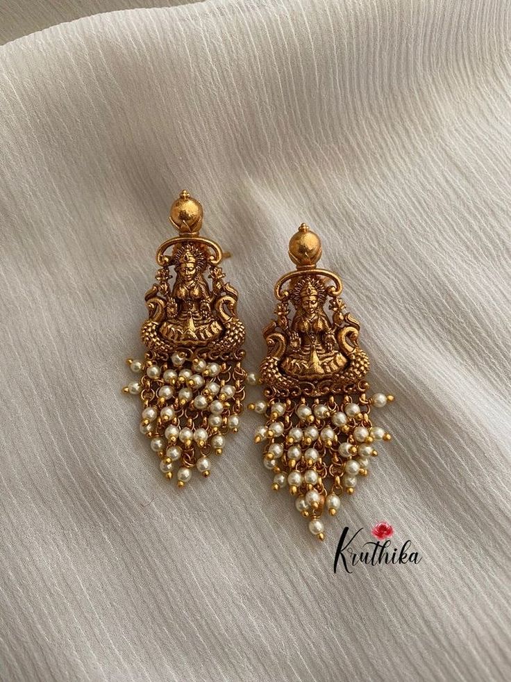 Deco Nails, Temple Jewellery Earrings, Pearl Earrings Designs, Rings Solitaire, Lakshmi Devi, Beaded Fashion, New Gold Jewellery Designs, Gold Earrings Models, Antique Gold Jewelry Indian