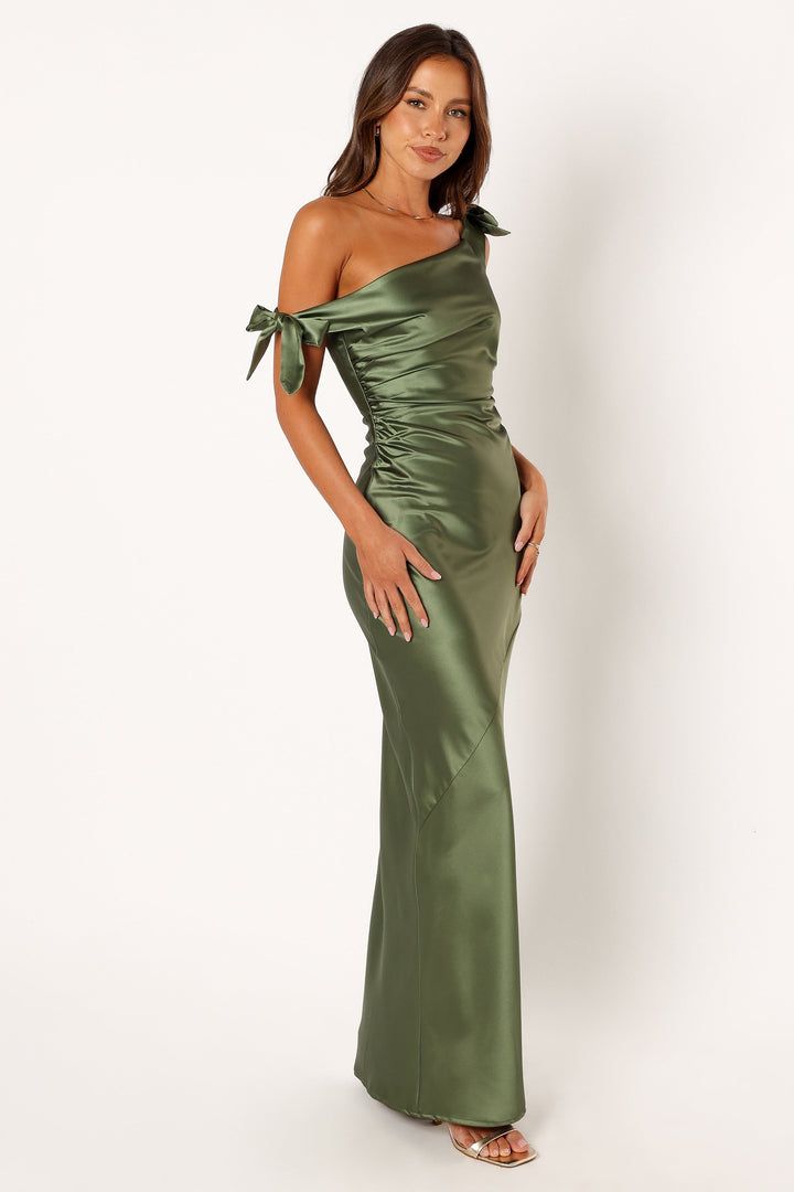 Selma Off Shoulder Maxi Dress - Olive Wedding Swimwear, Green Formal Dresses, Fall Wedding Guest Dress, Off Shoulder Maxi Dress, Asymmetric Neckline, Usa Dresses, Trendy Style, Guest Outfit, Event Dresses