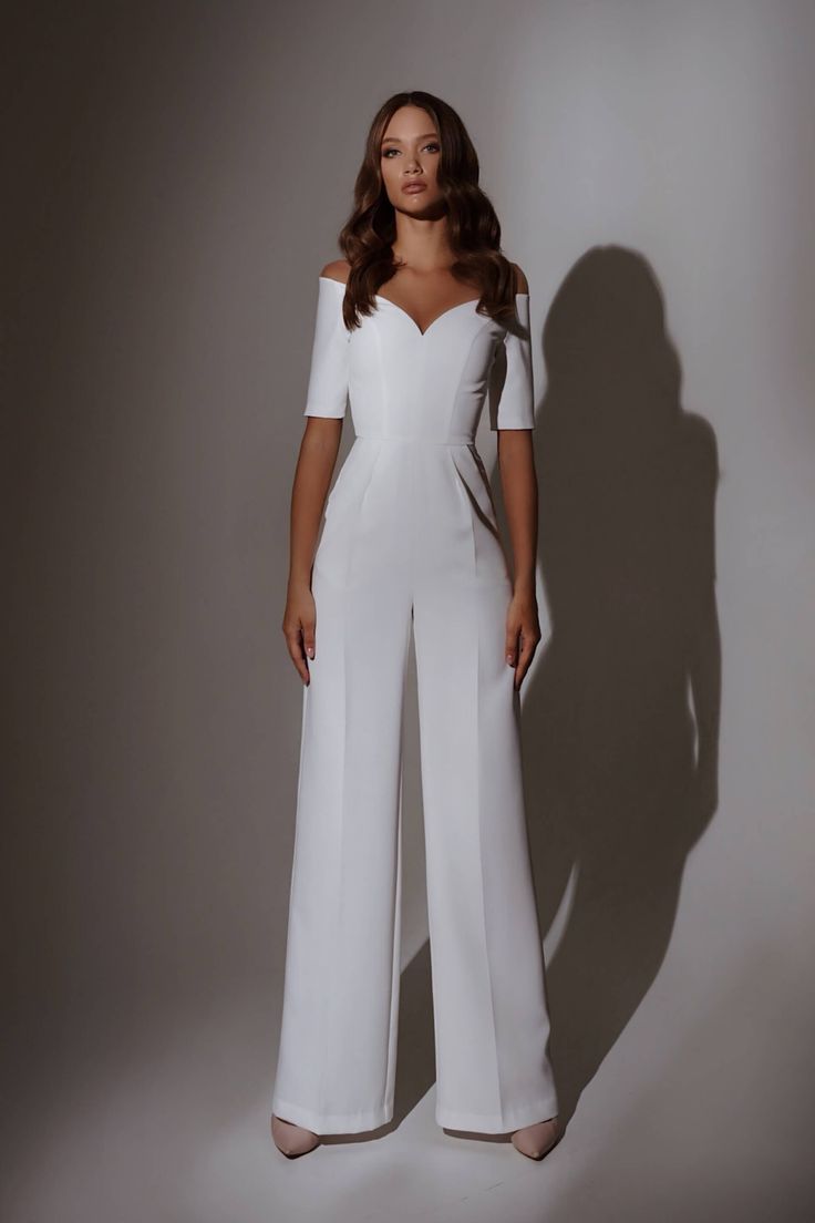 White Pantsuit Wedding, White Theme Party Outfit, White Jumpsuit Formal, Jumpsuits Classy, Graduation Outfits For Women, Jumpsuit Outfit Wedding, Graduation Dresses Long, Bride Jumpsuit, Grad Outfits