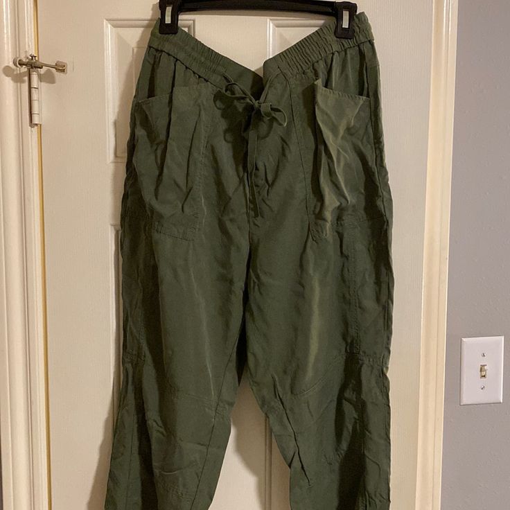 Brand New Banana Republic Jogger Pants. Super Cute, Selling Since They Don’t Fit Me!! Can Be Worn Throughout The Year With A Cozy Sweater Or Tshirt!! Green Pull-on Pants For Loungewear, Casual High-waisted Cargo Pants For Day Out, Cargo Pants With Pockets For Day Out, Casual Cargo Style Pants For Day Out, Casual Straight Cargo Pants With Pull-on Style, Casual Ankle-length Harem Pants For Day Out, Relaxed Green Bottoms With Pockets, Casual Sweatpants With Pockets For Day Out, Casual Pull-on Style Cargo Pants