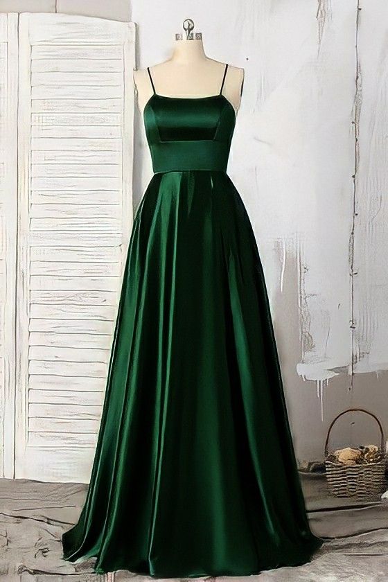 Long Green Homecoming Dresses, Evening Party Dress Classy Long, Green Dress Prom Aesthetic, Grad Dresses Dark Green, Emerald Dress Formal Long, Grad Dresses Silk, Prom Tulle Dresses, Green Prom Dress Midsize, Emerald Dresses Formal