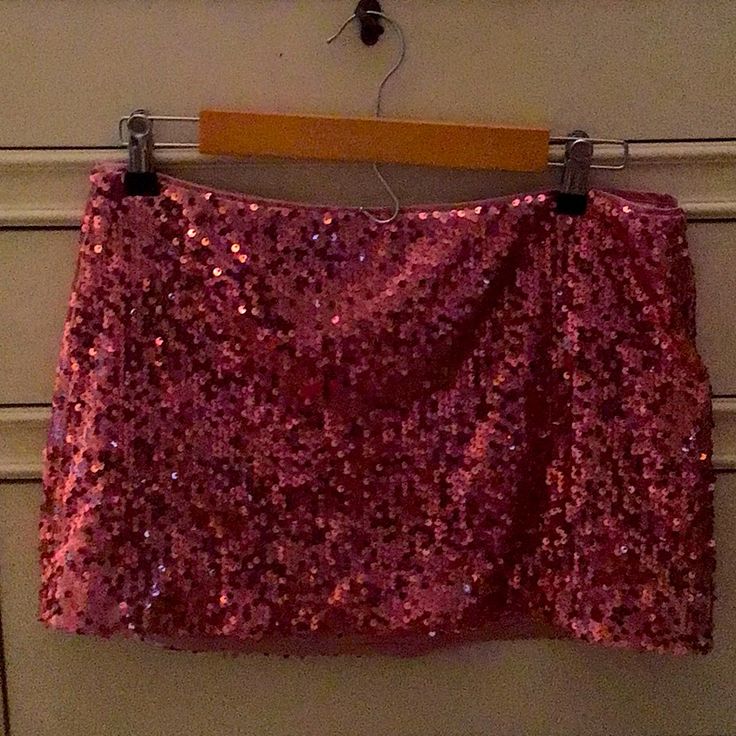 Beautiful Pink Sequin Mini Skirt. Worn For About 2 Hours Glitter Skirt, Glitters Skirt, Sequin Mini Skirt, Sequin Mini Skirts, Pink Sequin, Sequin Mini, Red Glitter, Mini Skirt, Sequin