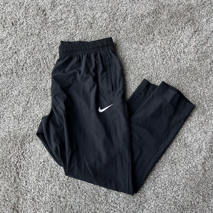 Nwot Nike Basketball Sweatpants, Never Worn Front Pockets And Pocket On Side Of Thigh Nike Sweatpants Men, Pants For Guys, Calm Outfits, Sweat Pants For Men, Basketball Sweatpants, Mens Casual Pants, Gym Products, Black Nike Sweatpants, Men Sweatpants