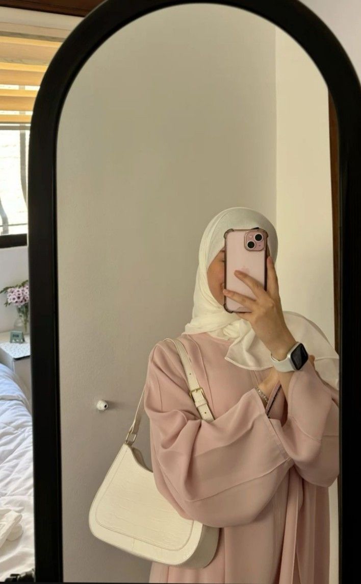 Hijab For Abaya, Abaya Poses For Instagram, Islam Girl Aesthetic, Modest Abaya Outfits, Pink Abaya Aesthetic, Hijabi Cute Outfits, Abaya Outfits Aesthetic, Hijabi Abaya Outfits, Hijabi Poses For Instagram