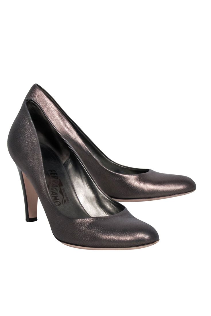 Current Boutique-Ferragamo - Gunmetal Leather Pumps Sz 9 Ferragamo Pumps, Chic Heels, Buy Shoes Online, Ferragamo Shoes, Italian Luxury, Work Wardrobe, Luxury Shop, Leather Pumps, Spice Up