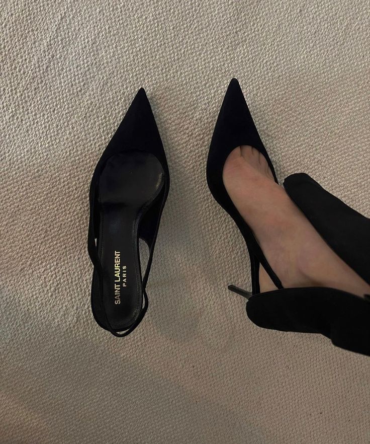 Classy High Heels, Black Heels Outfit, High Heels Outfit, Heels Elegant, Heels Aesthetic, Shoes Aesthetic, Dr Shoes, Shoes Elegant, Shoes Heels Classy