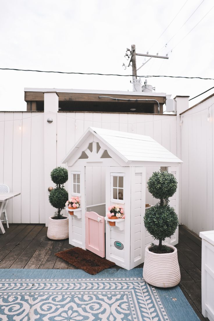 children's playhouse Backyard Discovery Playhouse Makeover, Toddler Backyard Play Area, Kids Playground Design, Playhouse Ideas Outdoor, Pink Outdoor Playhouse, Outdoor Playhouse Makeover, Kids Playhouse Ideas, Toddler Playroom Organization, Cubby Makeover