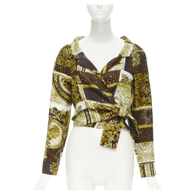 VERSACE 2021 Mosaic Barocco 100% silk print wrap tie cropped shirt IT38 XS Reference: TGAS/C00686 Brand: Versace Designer: Donatella Versace Model: A88213 1F00456 5N030 Collection: Resort 2021 - Runway Material: 100% Silk Color: Gold, Brown Pattern: Barocco Closure: Self Tie Extra Details: 100% silk. Signature gold black Mosaic Barocco print mixed with python and leopard print. Spread notched collar. Wrap around self tie at waist. Short fit shirt. Gold-tone Medusa button at cuff. Estimated Retai Versace Blouse, Black Mosaic, Versace Designer, Oversized Button Down Shirt, Mesh Long Sleeve Top, Versace Brand, Vintage Versace, Flare Top, Versace Collection