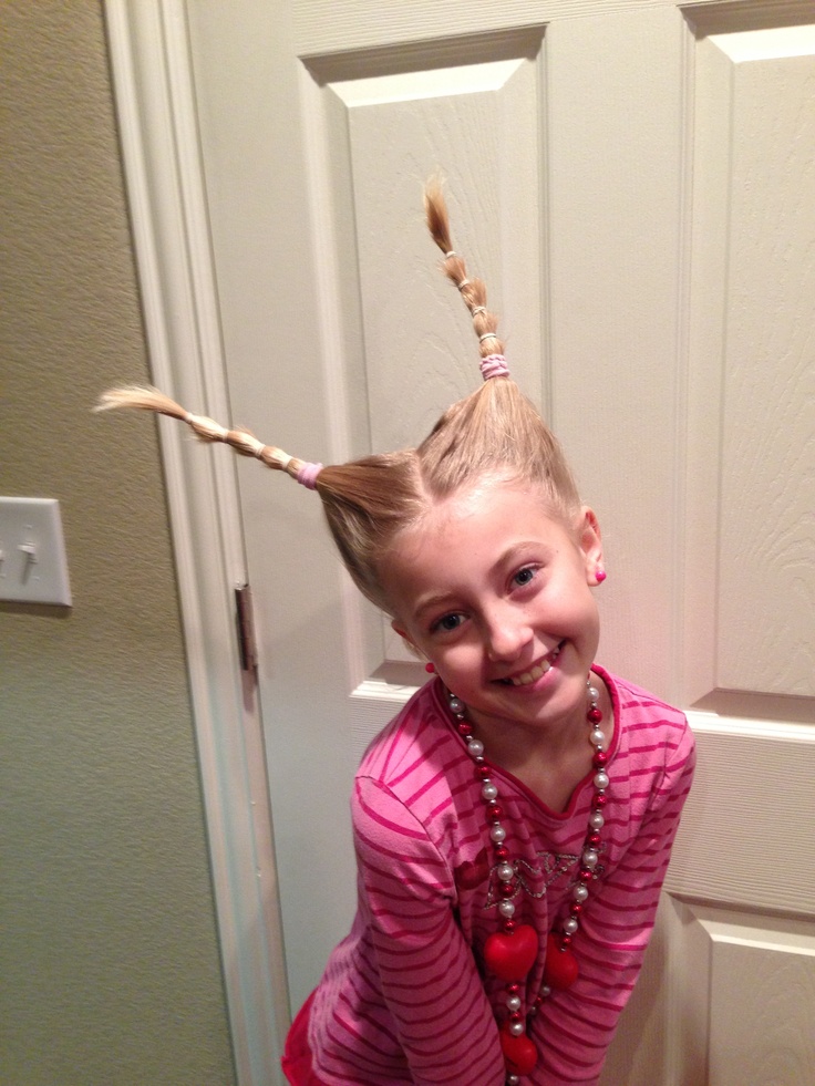 Crazy Hair Day. Place small cones on head and pull hair up around cones then secure at the top with ponytail holder. Small elastic bands going up the ponytail help make the hair stick out. Then hair spray! Small Ponytail On Top Of Head, Carnival Hair, Woman Short Hair, Carnival Hairstyles, Hair Sticking, Ellie Mae, Funky Hair, Two Ponytails, Ponytail Girl