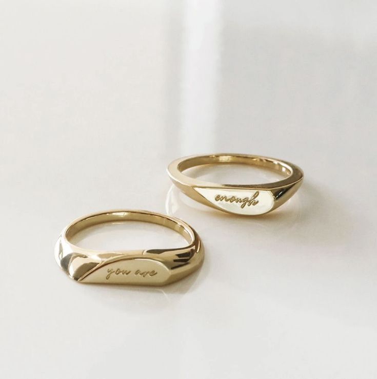 Minimalist Jewelry Rings, Cincin Couple, خواتم خطوبة, Couple Ring Design, Engagement Rings Couple, Practicing Self Love, Beautiful Lipstick, Modern Gold Jewelry, Couple Wedding Rings