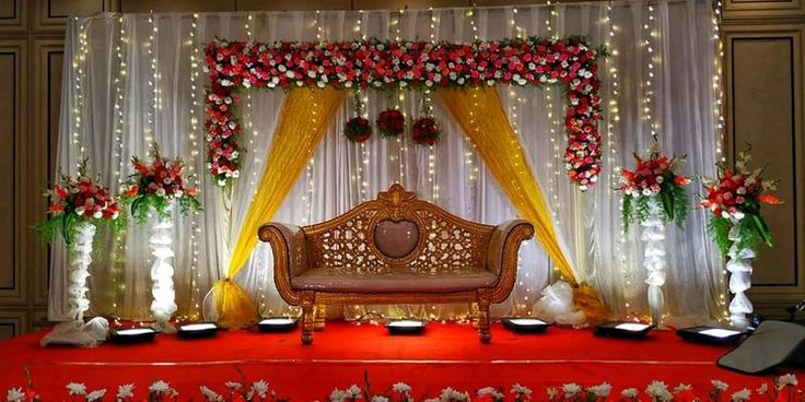 Engejment Decorations, Simple Stage Decorations Wedding Indian, Engagement Decorations Indian Stage Simple, Engagement Background Decoration, Engagement Decorations Indian, Reception Stage Decoration, Stage Decoration Photos, Indian Wedding Stage, Engagement Stage Decoration