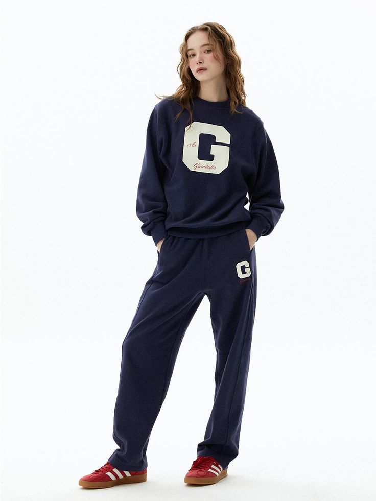 This is a modern and comfortable sweatshirt by GREENBUTTER that is made out of high quality and sturdy fabric. With unique design detail and trendy mood, you can style it for your casual and young daily outfit.- Tentar and tumble washed fabric- Relaxed silhouette - Graphic print on the front chest- Logo print on the back neckline Blue Cotton Leisure Sweats, Casual Cotton Fleece Sweats For Loungewear, Varsity Cotton Sweatshirt For Fall, Varsity Style Relaxed Fit Sweats For Loungewear, Casual Cotton Fleece Sweats For Winter, Blue French Terry Sweats For Loungewear, Casual Blue Sweats With Letter Print, Leisure Cotton Sweater With Ribbed Cuffs, Cotton Sweater With Ribbed Cuffs For Leisure