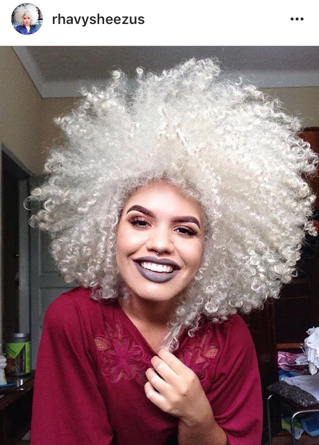 White curly big dye Afro rhavynie Castro Afro Hair Color, White Afro, Hair Color Inspiration, Afro Hairstyles Men, Afro Hair Care, Grey White Hair, Curly Hair Inspiration, Afro Hair, Natural Hair Tips