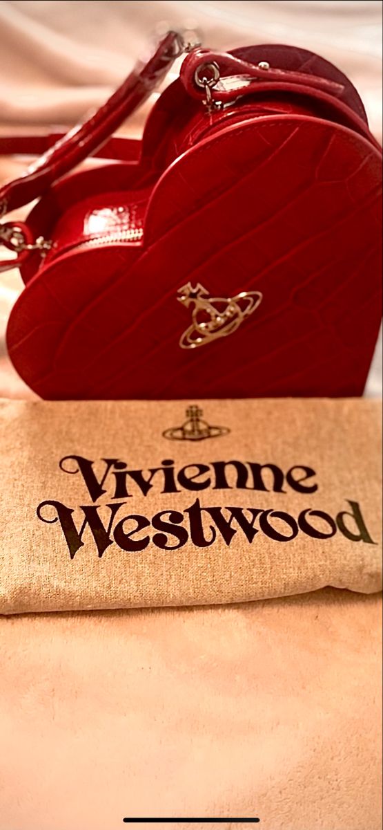 Vivian Westwood Heart Bag, Vivienne Westwood Classic, Vivienne Westwood Red Heart Bag, Bags Vivienne Westwood, Viven Westwood Aesthetic, Heart Shaped Clothes, Vivienne Westwood Bag Outfit, Vievvene Westwood, Vivienne Westwood Symbol