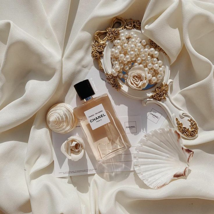 Jia Song, Tuberose Perfume, How To Be Irresistible, Chanel Aesthetic, Perfume Photography, Be Irresistible, Cream Aesthetic, Princess Core, Gabrielle Chanel