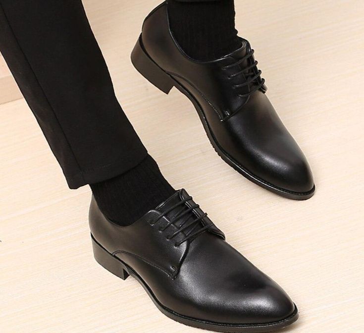 Men's Formal Business Shoes - Black LeatherSole material: rubberFunction: breathableGender: MaleOccasion: daily, businessStyle: formal Packaging contains: 1 * pair of loafers without shoe boxUS6.0 = EU38 = 240mm = 9.45 "(bare feet length) US6.5 = EU39 = 245mm = 9.65" US7.0 = EU40 = 250mm = 9.84 " US8.0 = EU41 = 255mm = 10 , 04 " US8.5 = EU42 = 260mm = 10.24" US9.5 = EU43 = 265mm = 10.43 " US10.0 = EU44 = 270mm = 10.63" US11.0 = EU45 = 275mm = 10.83 "US12.0 = EU46 = 280mm = 11.02" US12.5 = E Black Leather Sole Lace-up Shoes For Business Casual, Black Oxford Dress Shoes With Leather Sole, Business Casual Black Oxfords With Textured Sole, Black Dress Shoes With Textured Sole For Business Casual, Brogue Detailed Leather Shoes For Business Meetings, Semi-formal Black Leather Shoes With Branded Insole, Leather Brogue Shoes For Business Meetings, Black Leather Sole Lace-up Business Shoes, Leather Shoes For Business Meetings With Pointed Toe