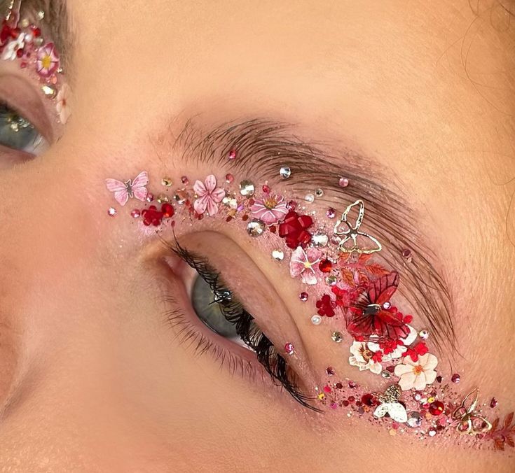 Flower Makeup Editorial, Talissa Smalley, Enchanted Garden Makeup, Floral Eyeshadow, Floral Eye Makeup, Pink Floral Makeup, Creative Face Painting, Insane Makeup, Makeup Concert