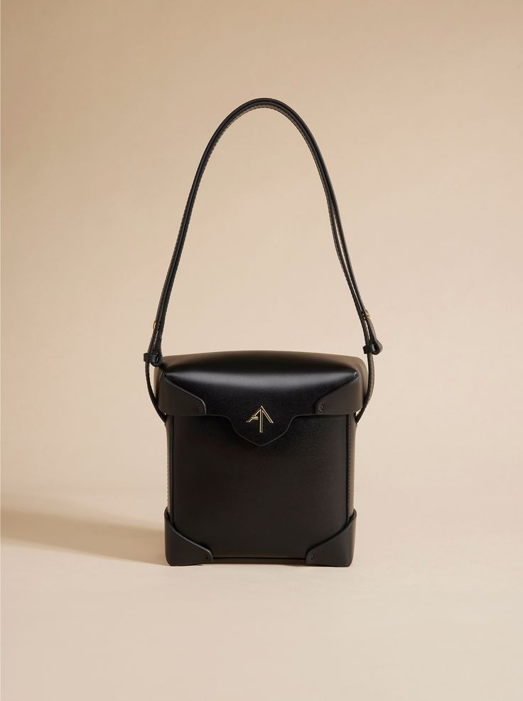 Luxury Evening Box Bag With Top Carry Handle, Elegant Crossbody Bucket Bag For Business, Luxury Box Bag With Detachable Handle For Evening, Luxury Evening Box Bag With Detachable Handle, Structured Bags With Detachable Strap For Everyday Luxury, Luxury Bucket Bag With Top Carry Handle For Business, Luxury Business Bucket Bag With Top Carry Handle, Elegant Black Bucket Bag For Evening, Elegant Crossbody Box Bag