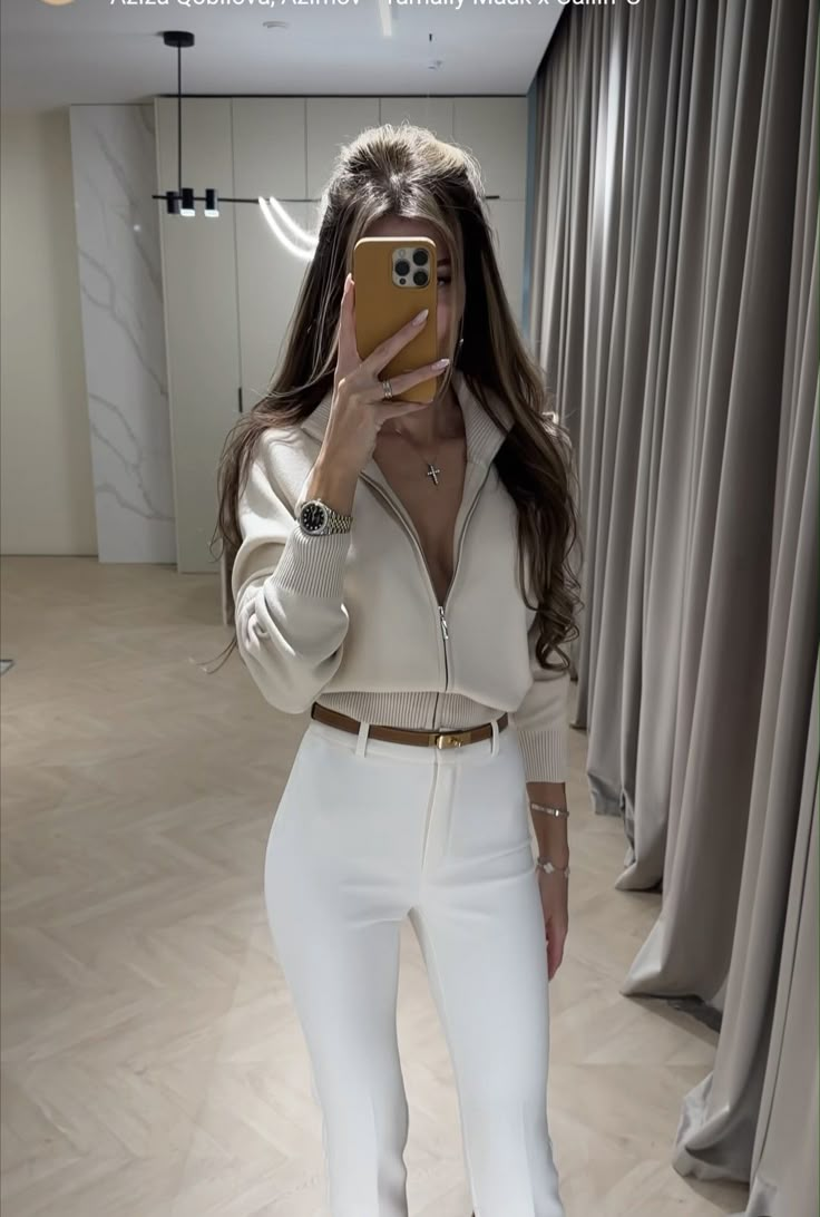 Cream And Gray Outfits, White Fall Pants Outfit, Classy White Jeans Outfit, Mother Outfits Casual Classy, Luxury Elegant Fall Pants, Posh Style Classy, Elegant Blazer Outfits, Old Money Beige Outfits, Wife Outfits Classy