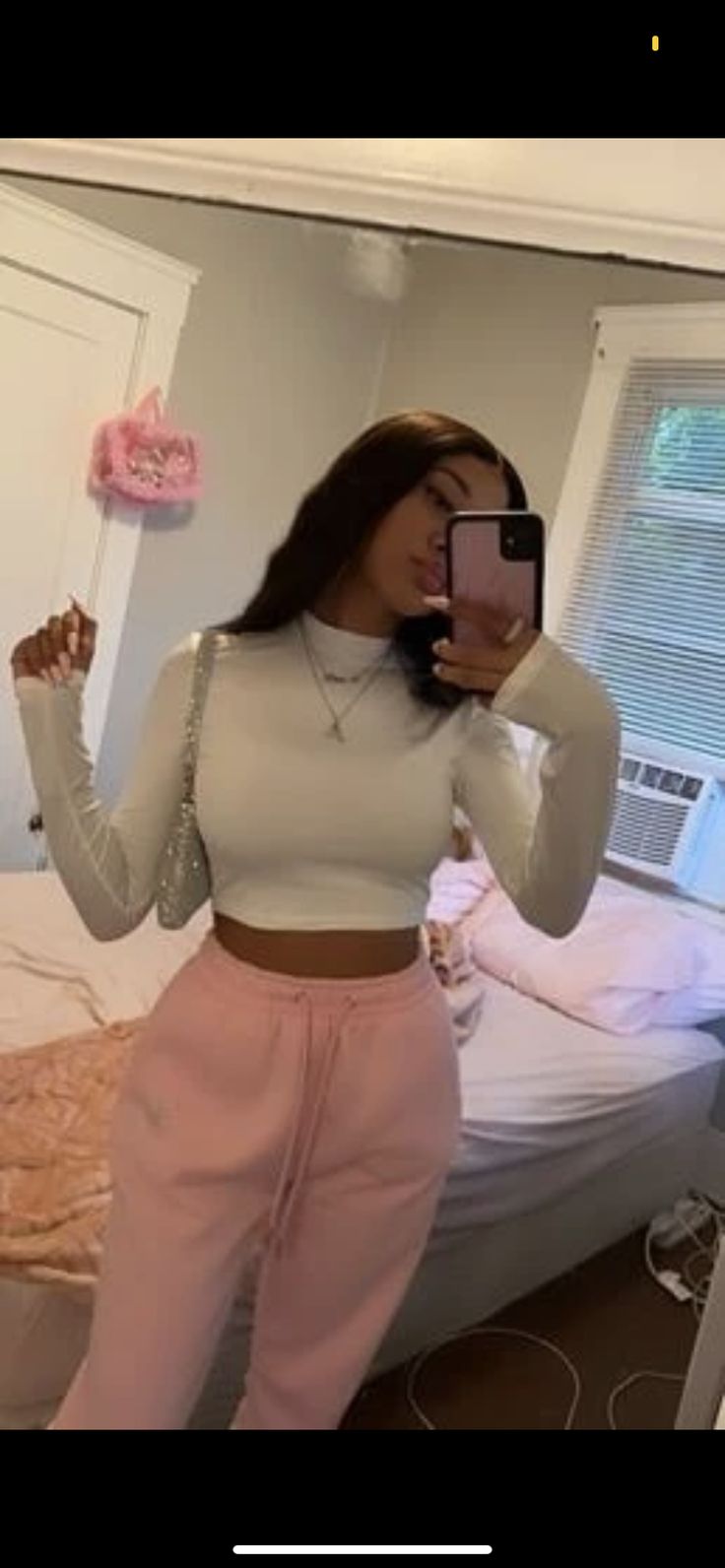 Pink Nike Sweatpants Outfit, Pink Sweat Pants Outfits, Pink Sweatpants Outfit Winter, Light Pink Sweatpants Outfit, Pink Pullover Outfit, White Joggers Outfit, Pink Joggers Outfit, Pink Sweats Outfit, Pink Sweatpants Outfit