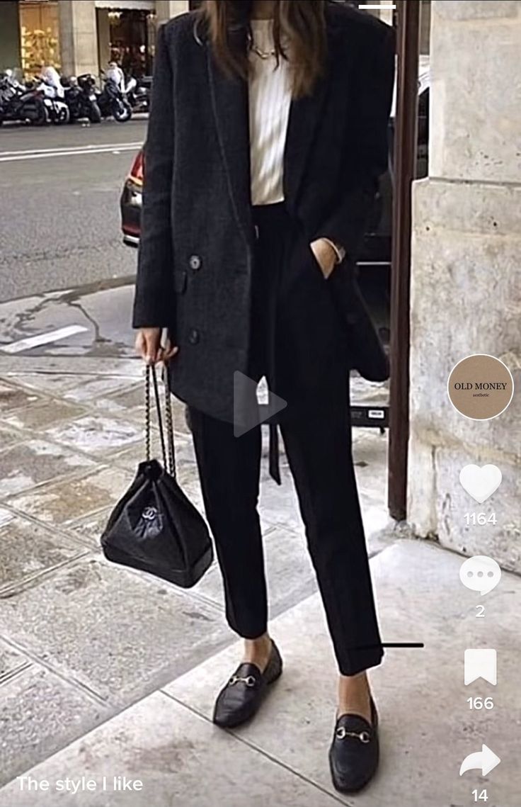 Black Loafers Outfit Office, Black Business Casual Shoes Women, Suit With Loafers Woman, Business Modern Outfit, Buckle Loafers Outfit, Gucci Mocassin Outfit, Business Loafers Outfit, Modern Office Outfit, Modern Office Outfits Women