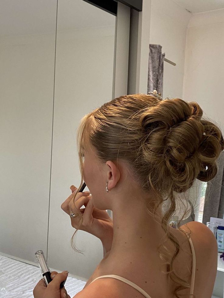 Up Hairstyles For Long Hair Prom, 90s Prom Updo, 2000s Prom Hair, 90s Prom Hair, Hoco Hair Styles, Hoco Hairstyles, Homecoming Hair, Hair Stylies, Fancy Hairstyles