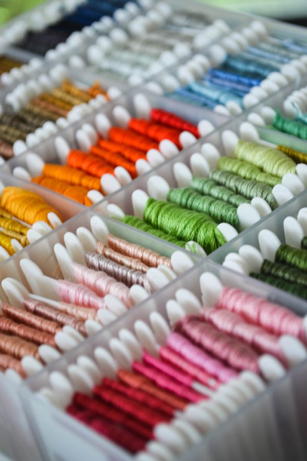 many different colors of thread in a box