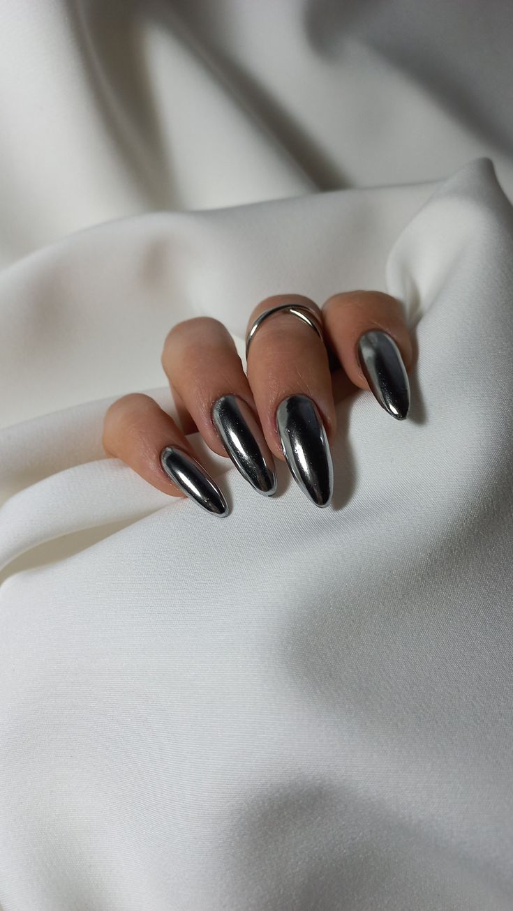 Black Chrome Nails, Milky Nails, Chrome Nails Designs, Mirror Nails, Silver Nail, Her Nails, Metallic Nails, Silver Nails, Minimalist Nails