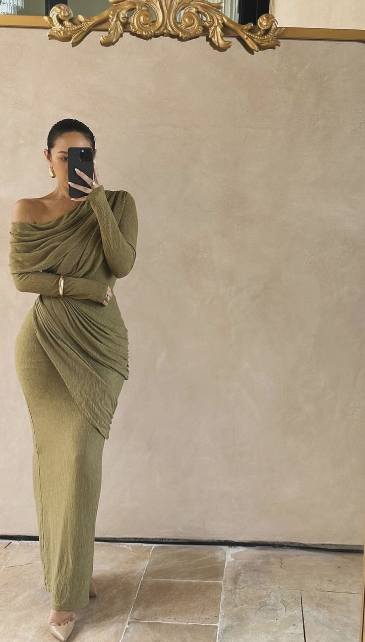 Fitted Maxi Skirt, High Waisted Pleated Skirt, Off Shoulder Fashion, Full Dress, Autumn Dress, Hip Dress, Style Maxi Dress, Women Long Dresses, Curvy Outfits